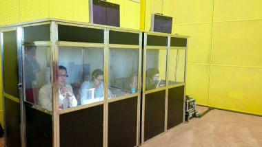 鄭州翻譯服務(wù)全解析 專業(yè)翻譯、導(dǎo)覽與同傳設(shè)備一站式解決方案